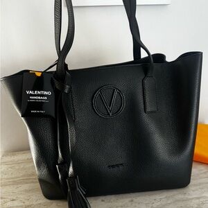 VALENTINO BY MARIO VALENTINO
Soho Dolllaro Tote
